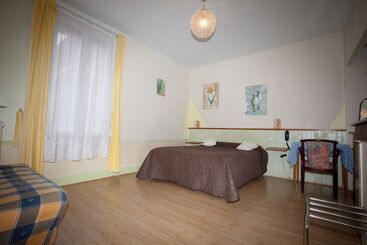 Отель De La Cité