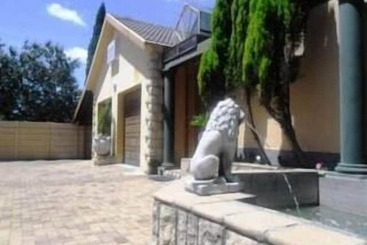 פנסיון Kungwini Guest House And Conference Centre