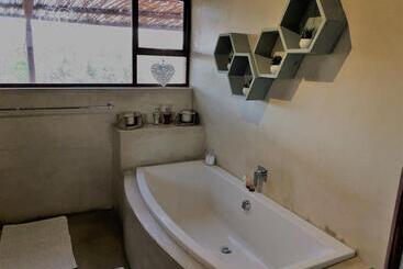 بنسيون Oaksrest Vineyards Guest Farm