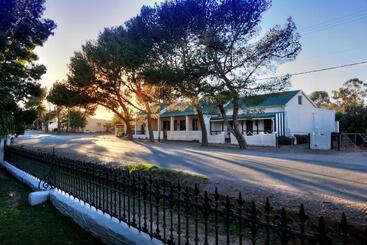 ペンション The Willow Historical Guest House