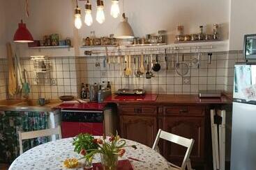 تختخواب و صبحانه Maison Arelate