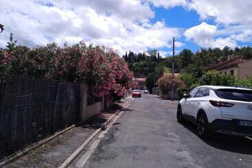 مبيت وإفطار Les Toiles Du Figuier