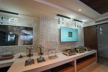 هاستل Quality Inn Elite