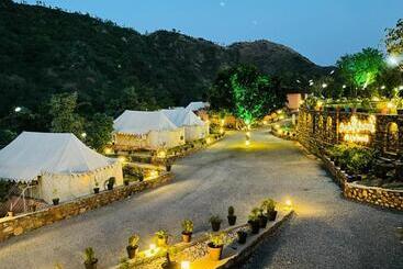 ホテル Jungle Journey  A Lake Resort