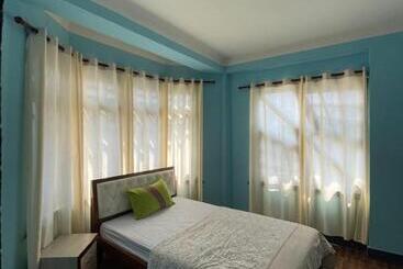 بنسيون Dzambala Home