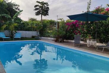 تختخواب و صبحانه Les Coulirooms