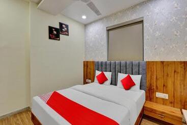 ホテル Oyo Flagship 81252  Vr Inn