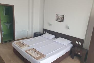 پانسیون стаи за гости мистрал