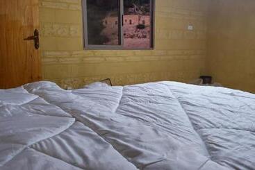 هاستل Dana Historic Village