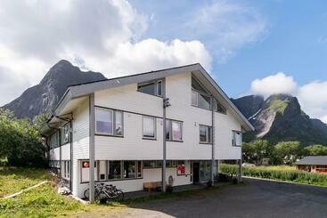 旅馆 Reine Basecamp   Apartments & Rooms