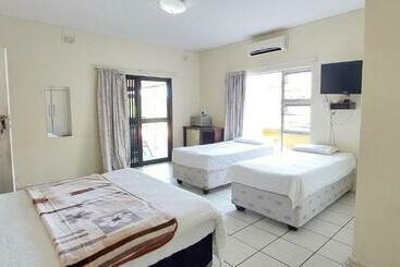 פנסיון Luxury Stays