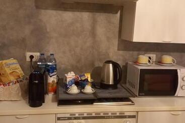 تختخواب و صبحانه Raphael House