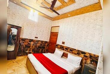 Отель Raghunandan Near Shree Ram Janambhumi