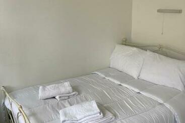 پانسیون Kinsale Budget Room 2