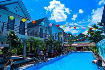 ユースホステル Yolo Pool Bar Villas