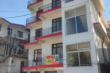 فندق Collection O White Villa