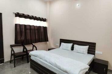 Отель Spot On Rajput Palace