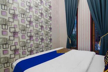 فندق Spot On 92570 Putri Guest House Syariah