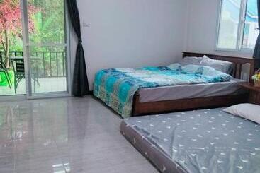 بنسيون Baan Namthip Homestay Trang บ้านน้าทิพย์ โฮมสเตย์ตรัง