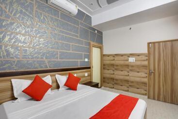 בית מלון כפרי Oyo Flagship 81307  Pratap Since