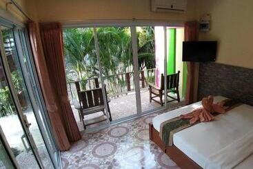 פנסיון Mae Somboon House