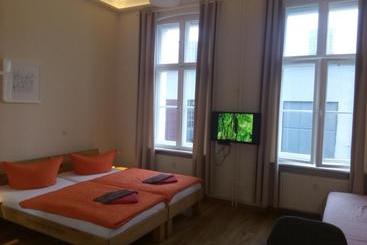 هتل Apartmentpension Am Stadtschloss