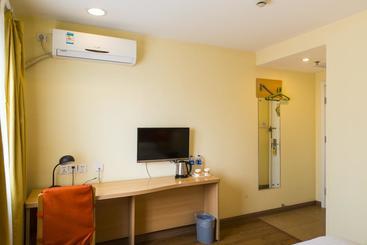 هتل Home Inn Shanghai The Bund Chenghuang Temple