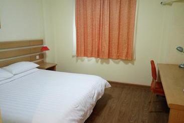 هتل Home Inn Shanghai The Bund Chenghuang Temple
