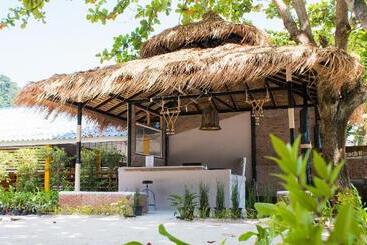 호텔 Phi Phi Nice Beach Resort