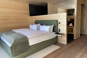 Отель Torghele S Wald & Fluh