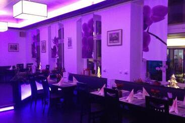 Yumi Hotel Sushi Steaks & Friends