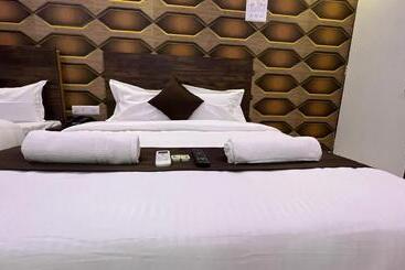 בית מלון כפרי Plaza Rooms Prabhadevi Dadar