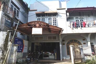 호텔 Oyo 92561 Excellent Kost