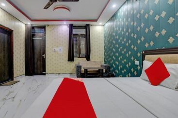 酒店 Oyo Flagship 81296 Sh