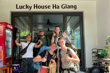 Lucky House Villa & Hostel
