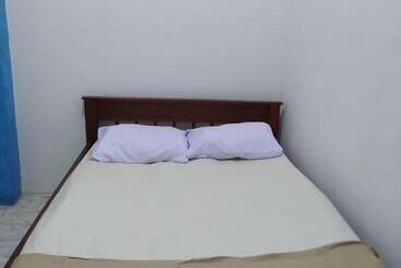 בית מלון כפרי Gadjah Mada Hall Cafe & Penginapan