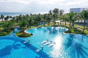 هتل Arena Cam Ranh Beach Resort