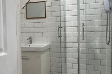 فندق Elemental Surf Lodge