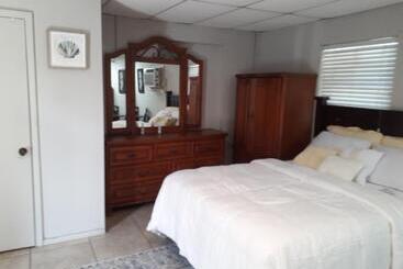 پانسیون Roomy Comfortable Suite