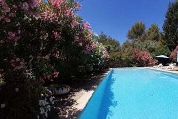 Bed and Breakfast Les Esquirous