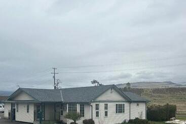 Road Runner Motel Merritt Bc