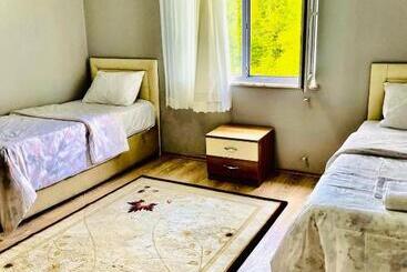 アパートホテル Five Star