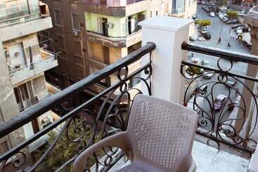 ユースホステル Tourist Palace