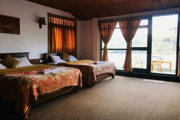 בית מלון כפרי The Mount View By Liyozi Leasiure