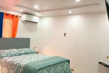 ペンション Caribbean Hostal Private Rooms In Down Town Pop