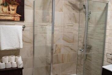 هتل Brynx Haven   Adenta, Accra