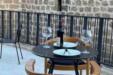 هتل Tuğmaner Small House Ajar