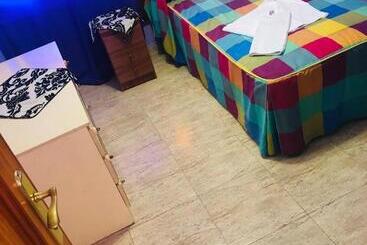 פנסיון Hostal Juli Bureba