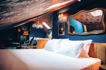 Pensão Amor Madam S Lodge