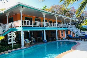 فندق صغير Coral Cove Inn